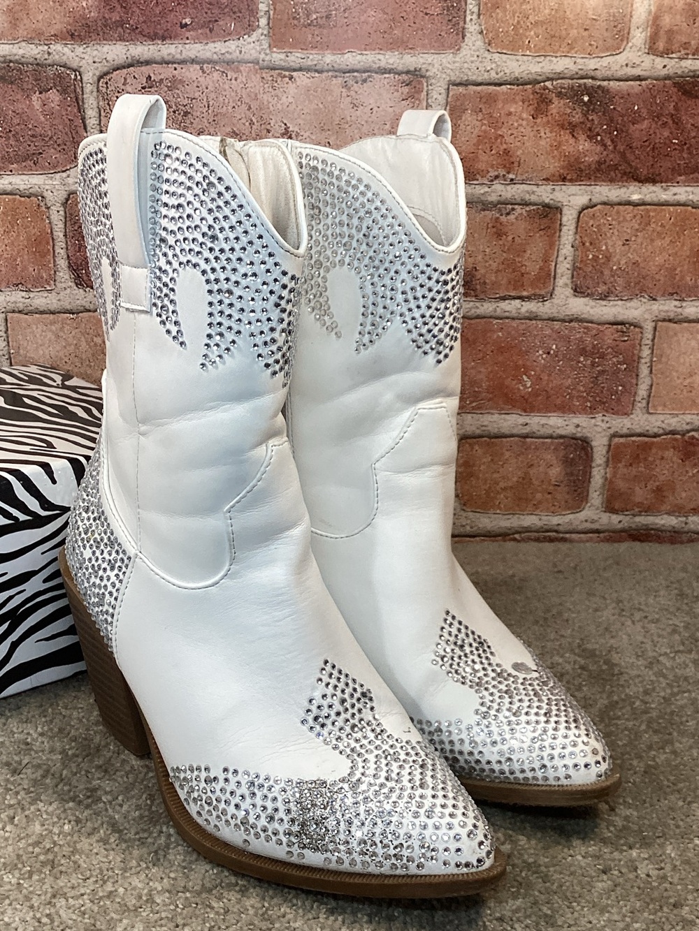 Top Moda Naples 1 women’s white rhinestone western boots size 7.5